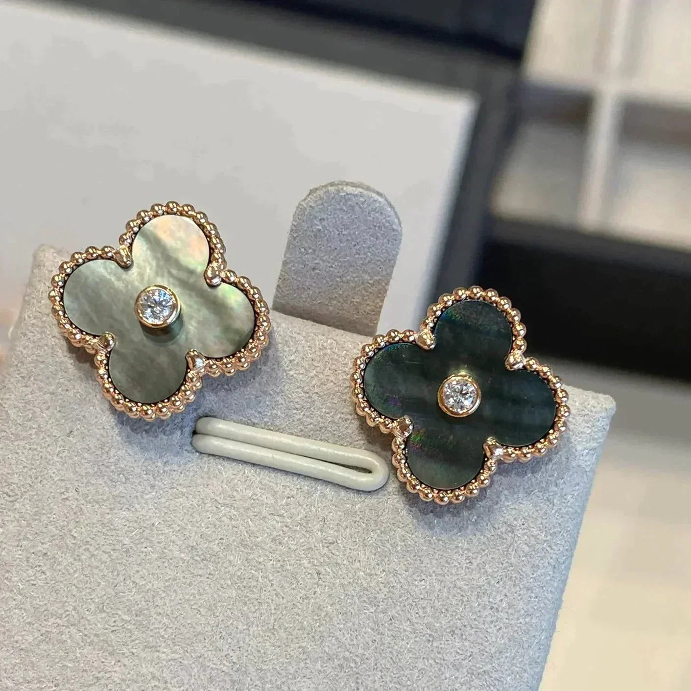 ¡®Lumi¡¯CLOVER MEDIUM 1 MOTIFS GRAY MOP  DIAMOND EARRINGS