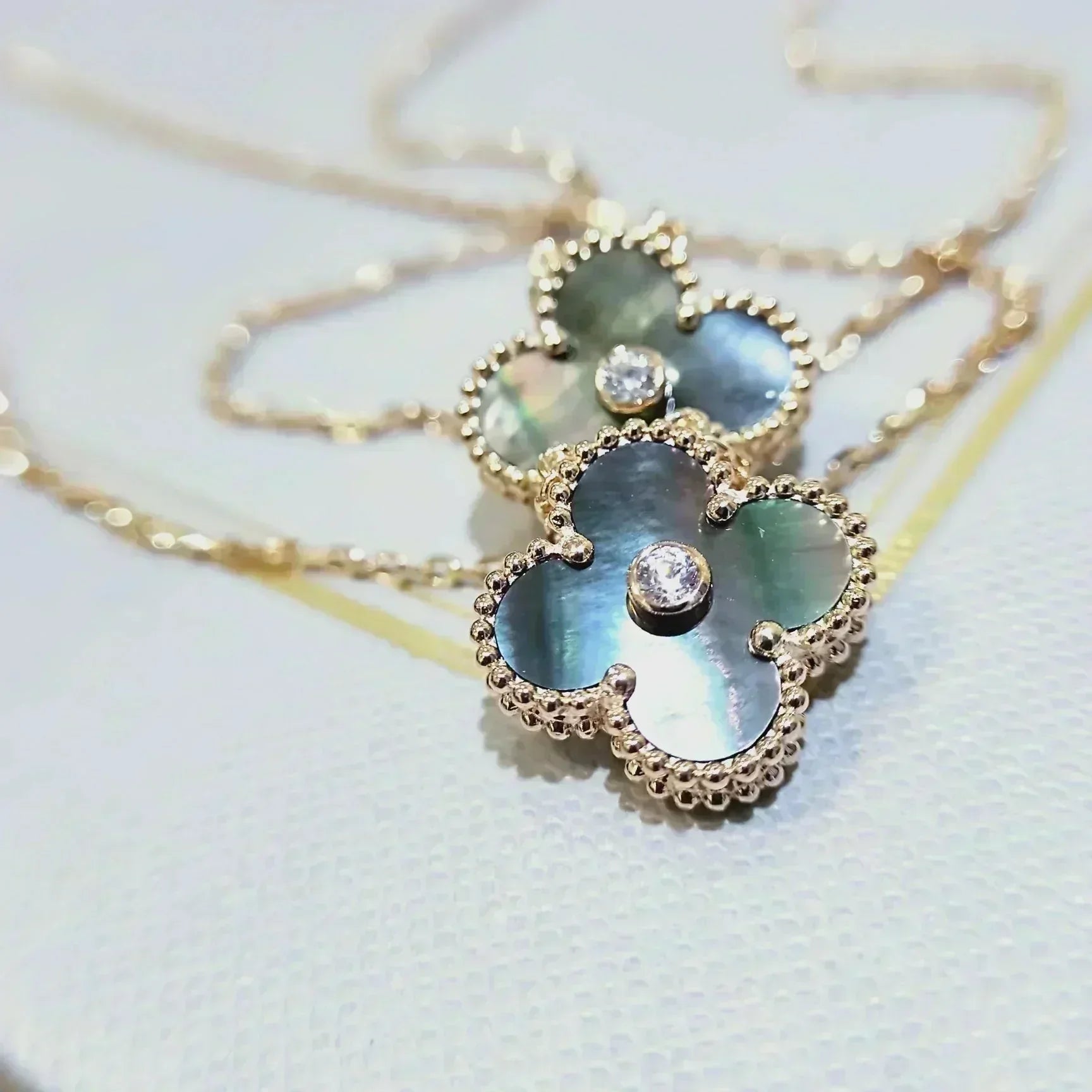 Lumi® CLOVER 15MM DIAMANT- UND PERLMUTT-HALSKETTE