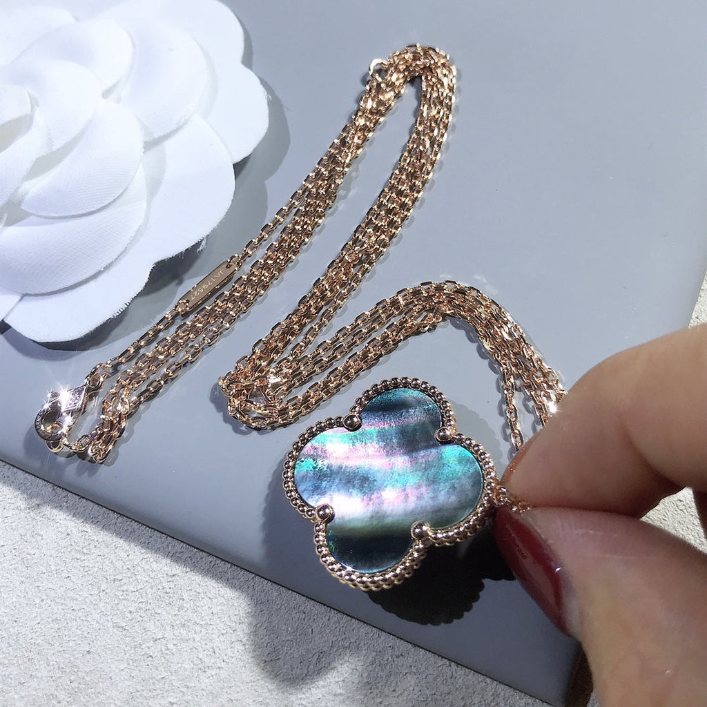 Lumi® CLOVER 25MM GOLD DARK MOP BIG CLOVER NECKLACE