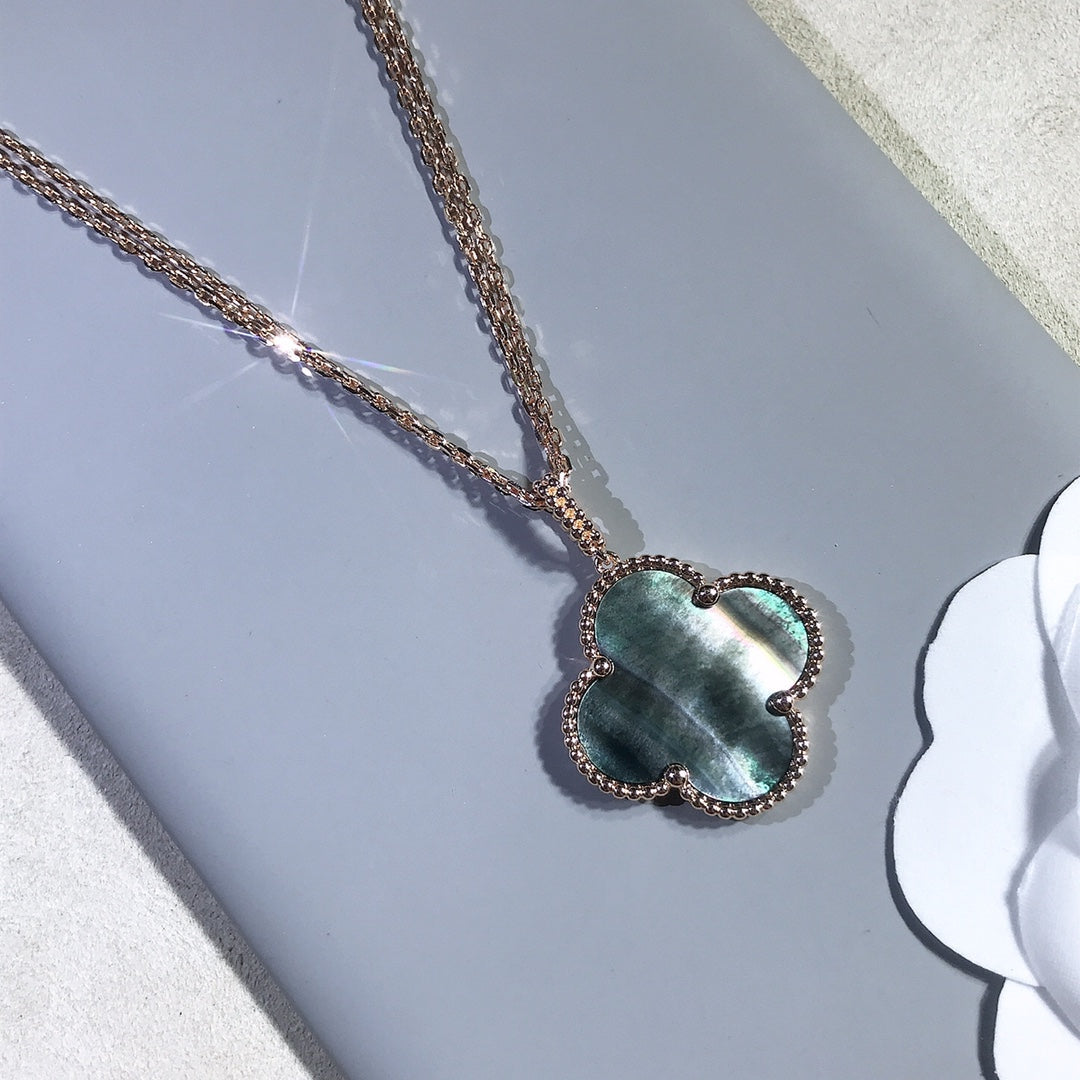Lumi® CLOVER 25MM GOLD DARK MOP BIG CLOVER NECKLACE