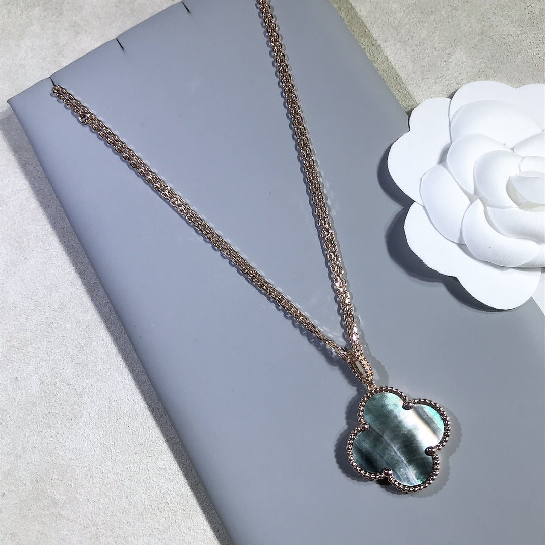 Lumi® CLOVER 25MM GOLD DARK MOP BIG CLOVER NECKLACE