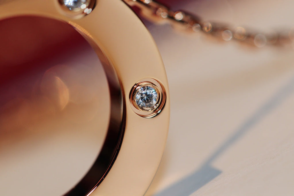 Lumi® LOVE Halskette, 16 mm, 6 Diamanten, Roségold