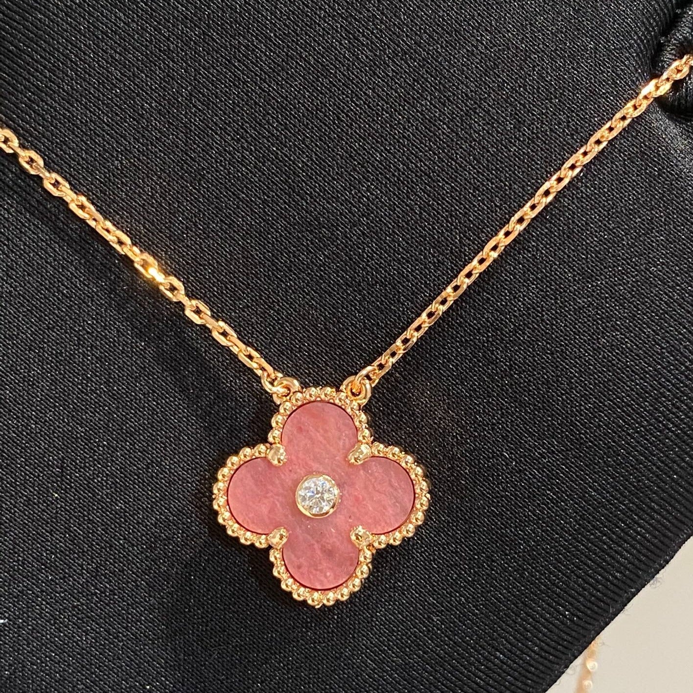 Lumi® CLOVER 15MM DIAMANT-RHODONITT-HALSKETTE