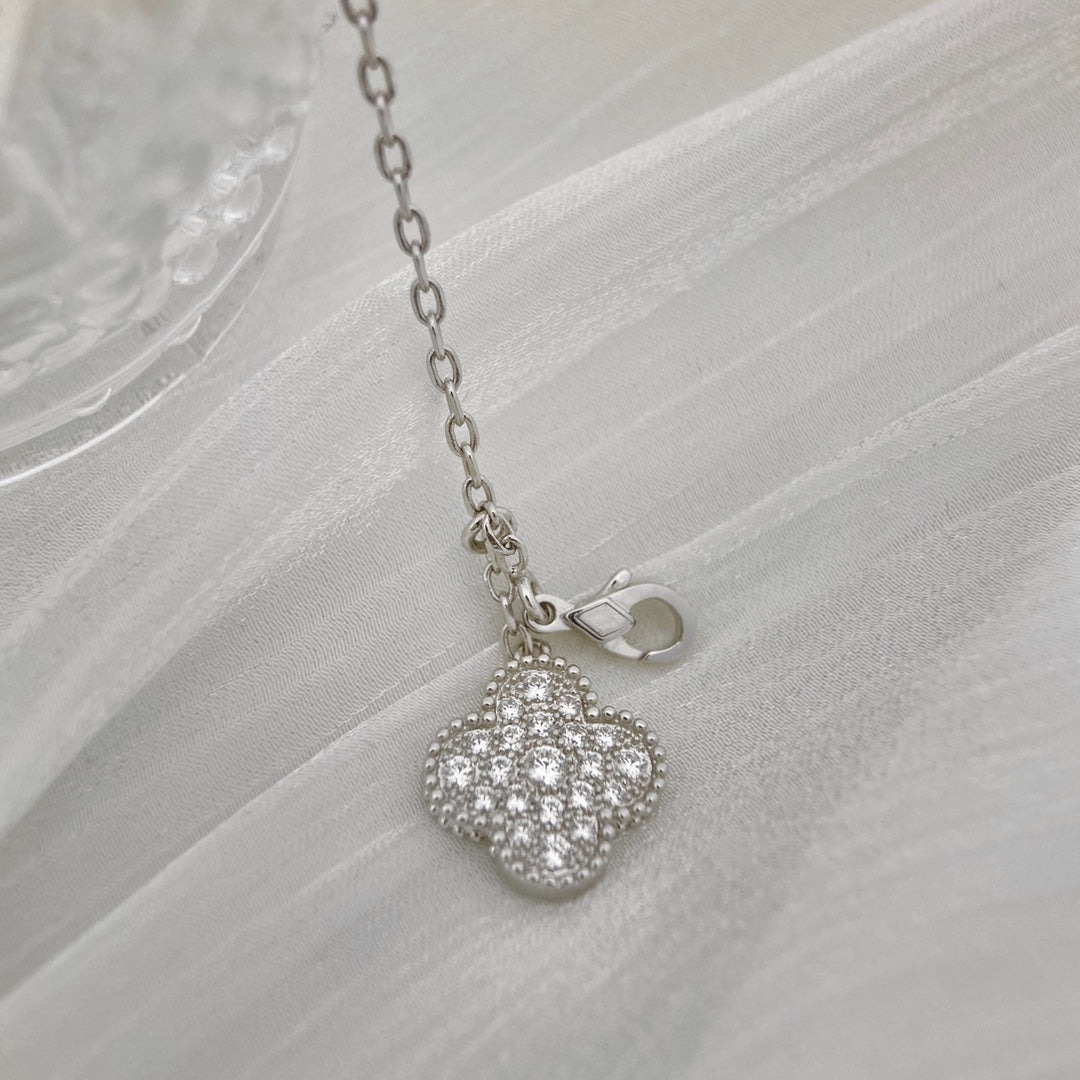 Lumi® Kleeblatt-Halskette mit 5 Motiven aus Silber und Diamanten