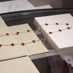 Lumi® Kleeblatt-Halskette mit 20 Motiven aus Karneol