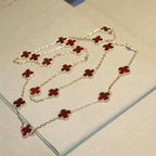 Lumi® Kleeblatt-Halskette mit 20 Motiven aus Karneol