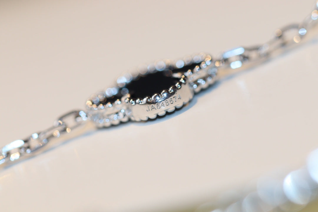 Lumi® CLOVER 20 MOTIVE ONYX DIAMOND SILVER