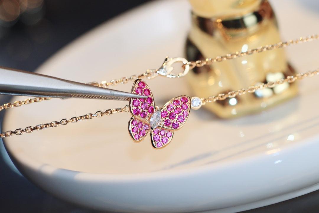 Lumi® Schmetterlings-Halskette aus rotem Diamanten in Roségold
