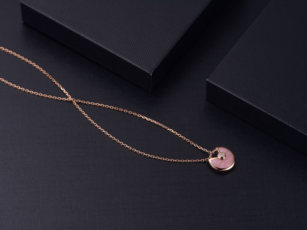 ¡®Lumi¡¯AMULETTE ROSE GOLD PINK MOP NECKLACE