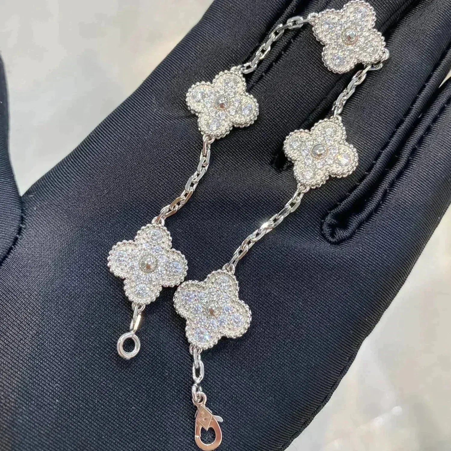[Lumi] Neue CLOVER 5 MOTIF VOLLDIAMANT-ARMBANDKOLLEKTION