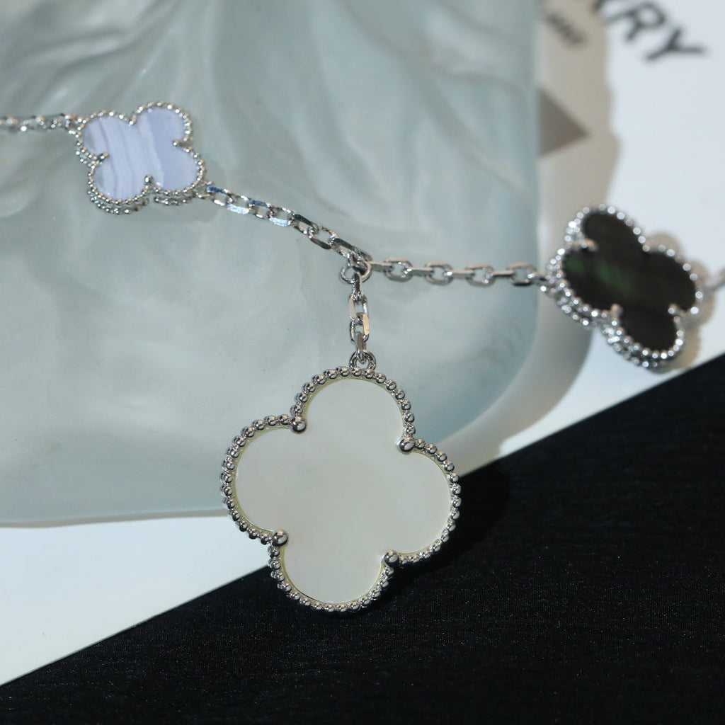 Lumi® Kleeblatt-Armband mit 5 Motiven, Perlmutt, Chalcedon, Silber 