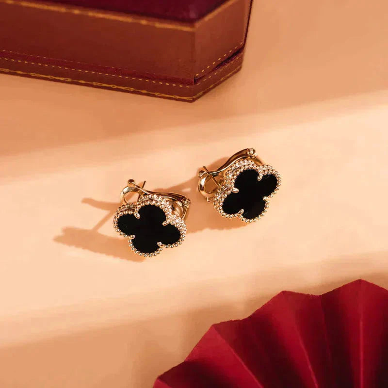 Lumi® CLOVER MEDIUM 1 MOTIFS ONYX STUD EARRINGS