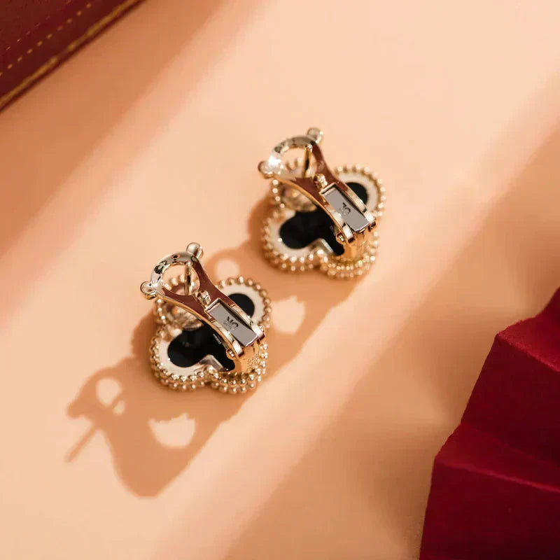 Lumi® CLOVER MEDIUM 1 MOTIFS ONYX STUD EARRINGS