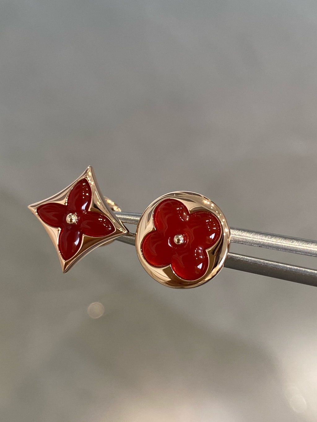 Lumi® Stern und Sonne Ohrstecker aus roségoldenem Karneol