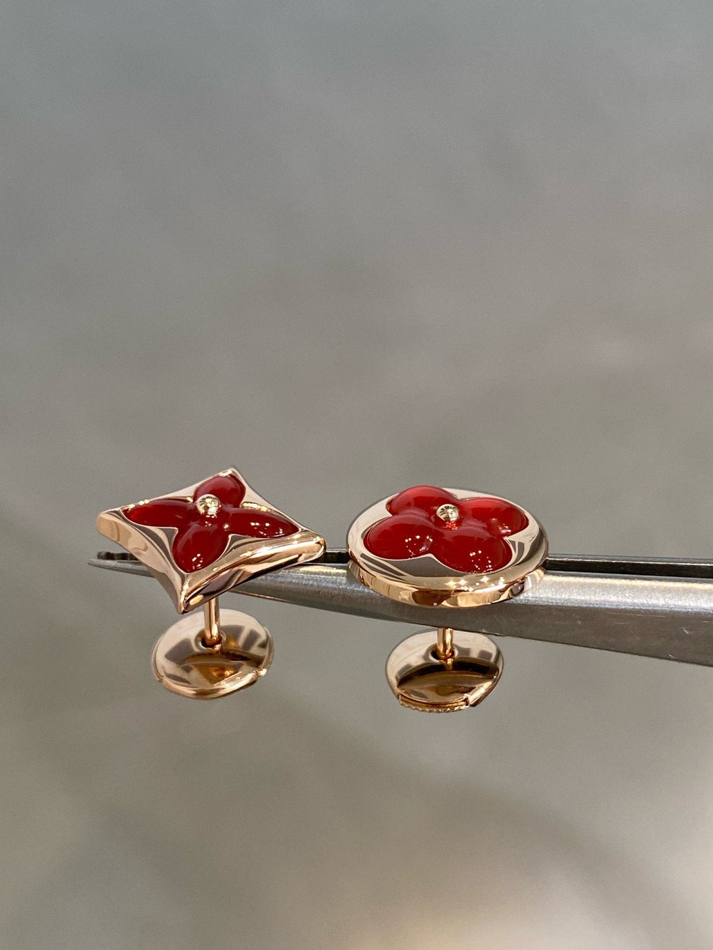 Lumi® Stern und Sonne Ohrstecker aus roségoldenem Karneol