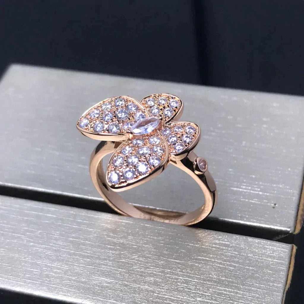 Lumi® Schmetterlingsring aus rosafarbenem Gold mit Diamanten
