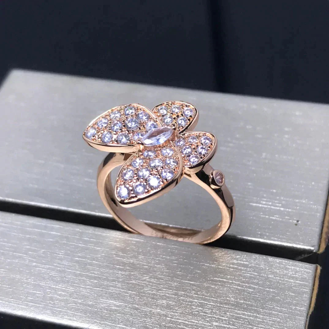 Lumi® Schmetterlingsring aus rosafarbenem Gold mit Diamanten