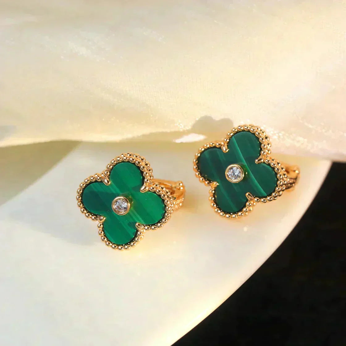Lumi® CLOVER MEDIUM 1 MOTIFS MALACHITE DIAMOND EARRINGS