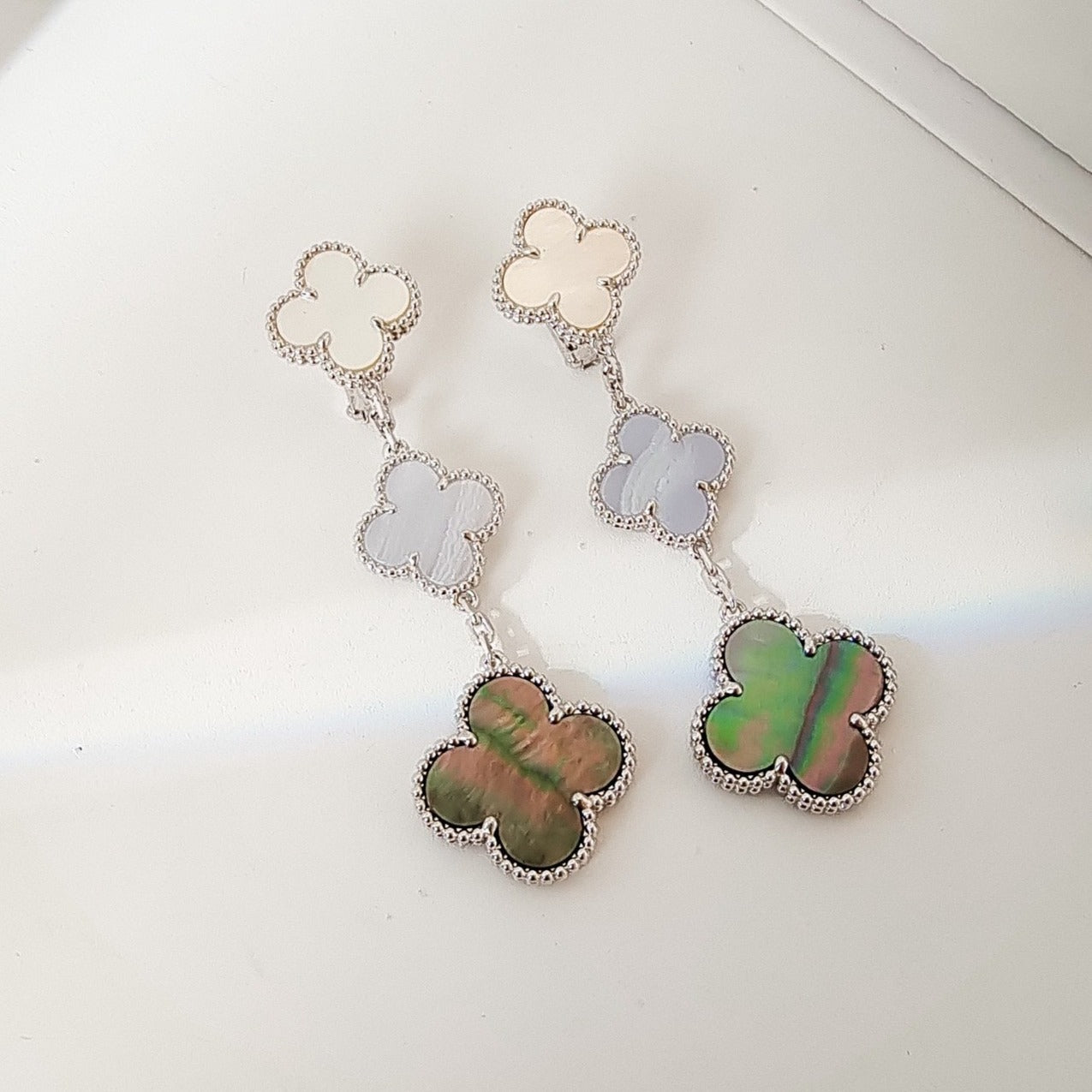 Lumi® CLOVER 3 MOTIFS CHALCEDONY DARK MOP SILVER EARRINGS