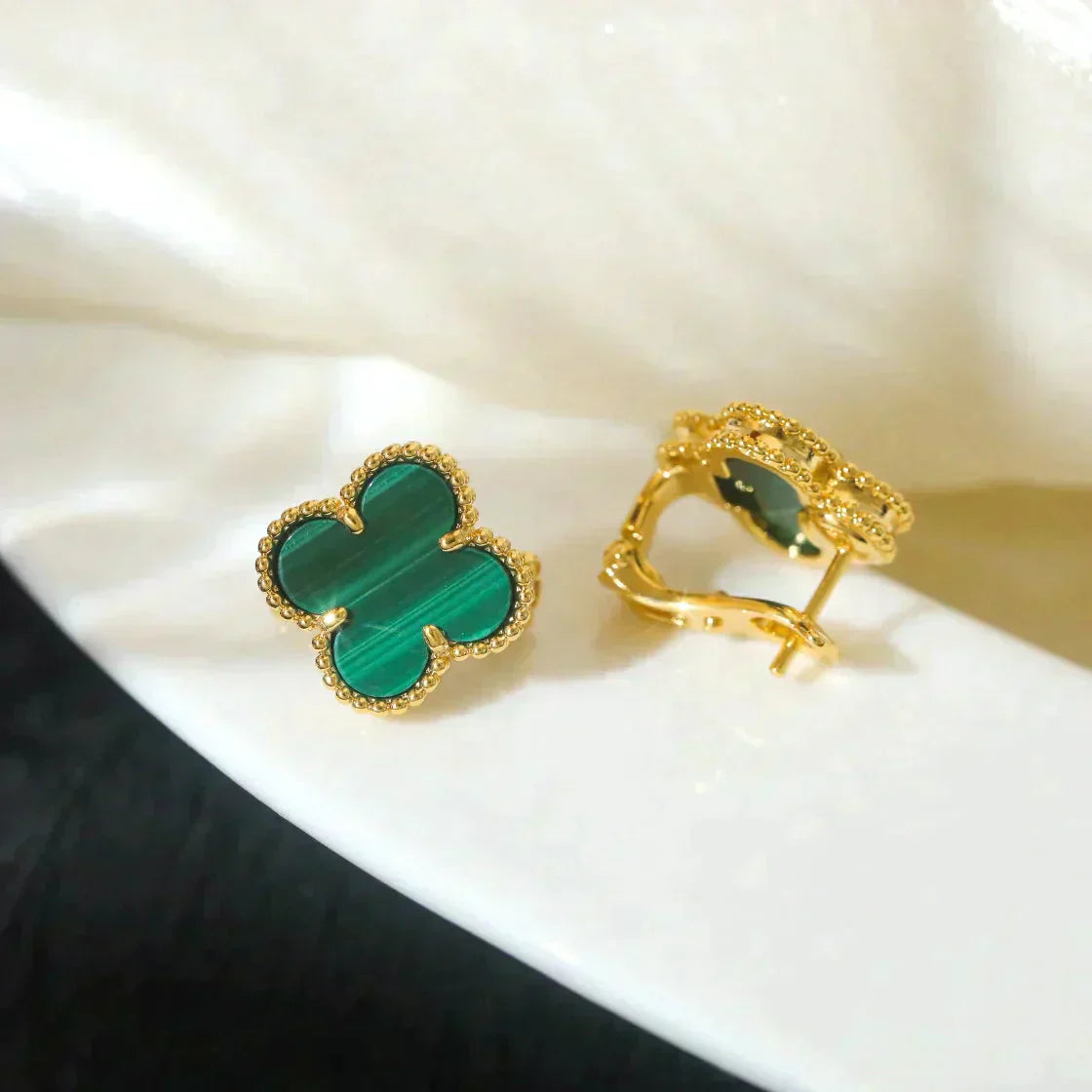 Lumi® CLOVER MEDIUM 1 MOTIFS MALACHITE EARRINGS