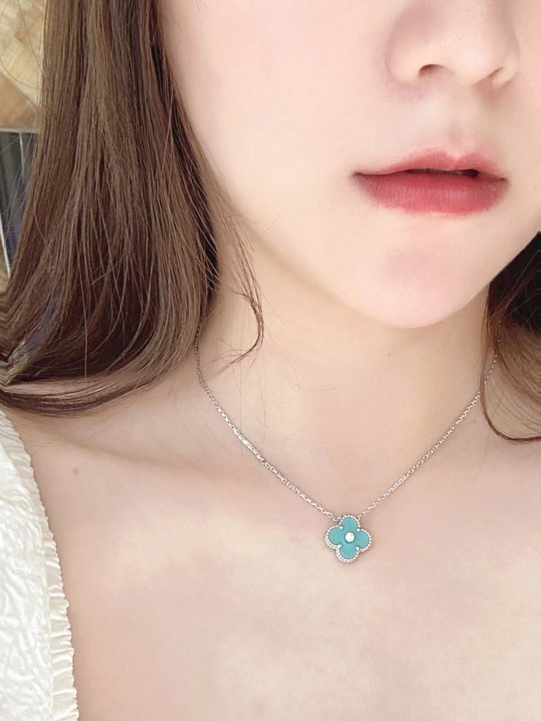 LumiClover 1 Diamant-Halskette aus hellblauem Silber
