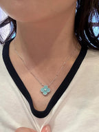 LumiClover 1 Diamant-Halskette aus hellblauem Silber