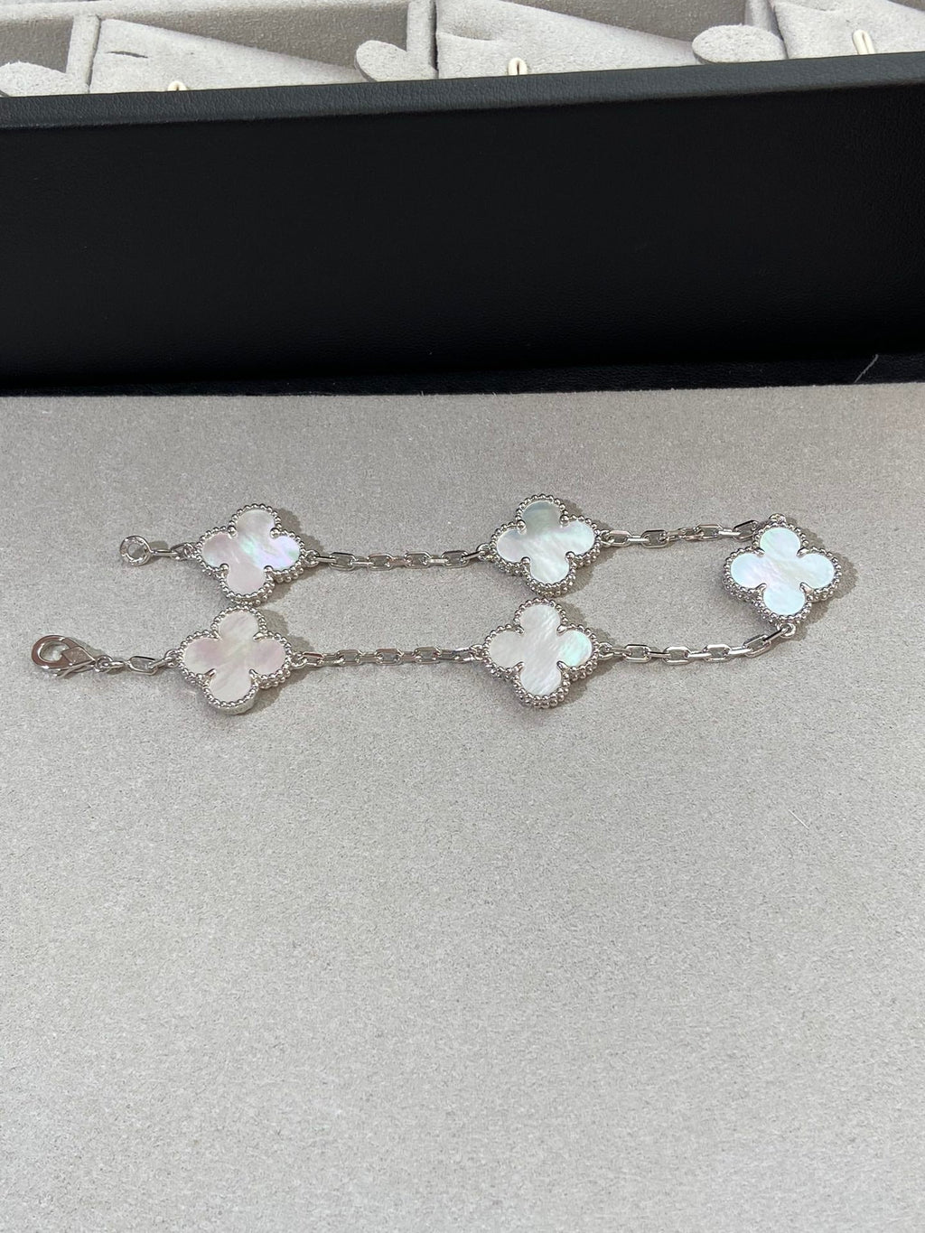 [Lumi] Neue Armbandkollektion CLOVER WHITE PEARL MOP 5 mit Motiven