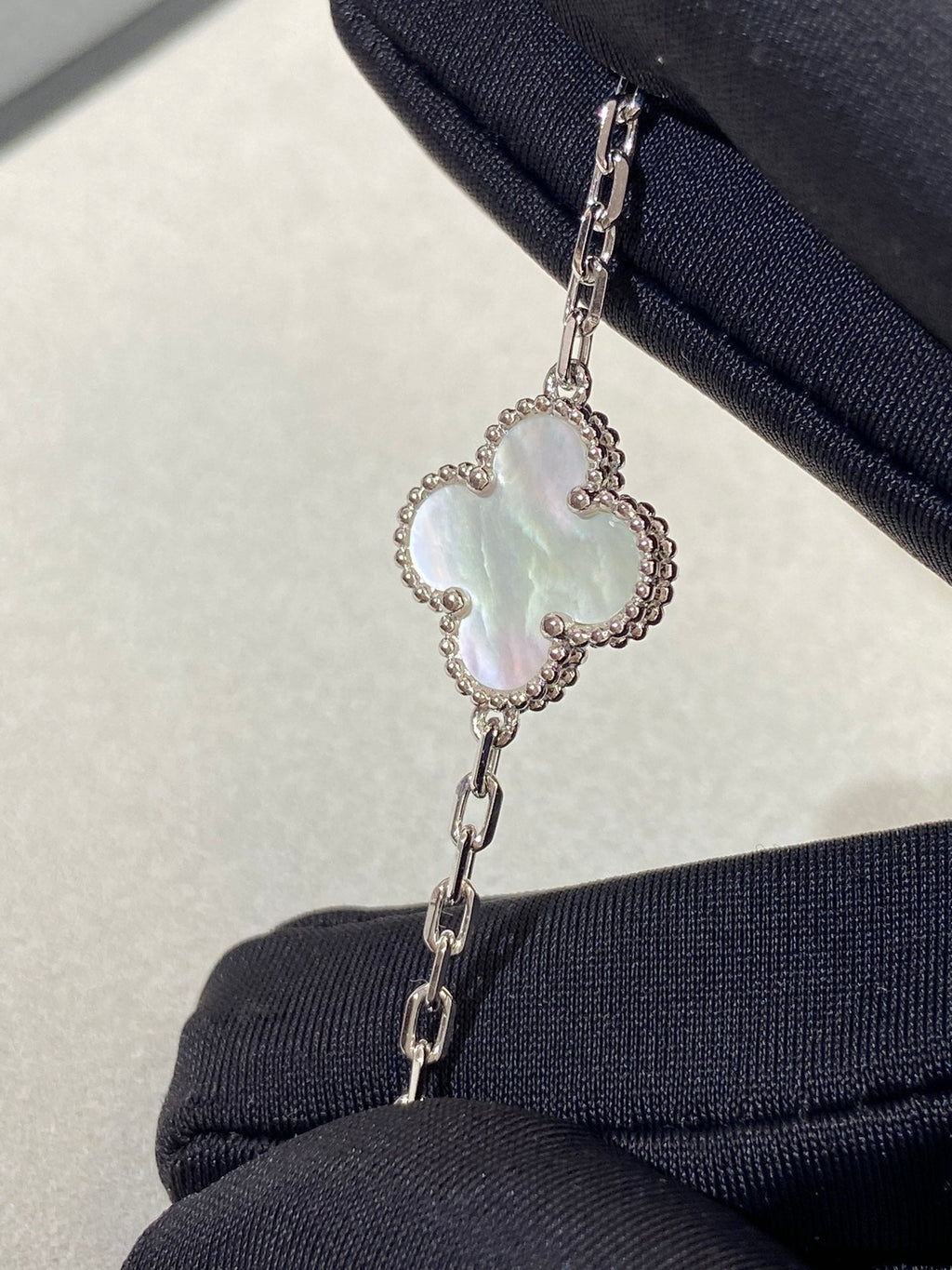 [Lumi] Neue Armbandkollektion CLOVER WHITE PEARL MOP 5 mit Motiven