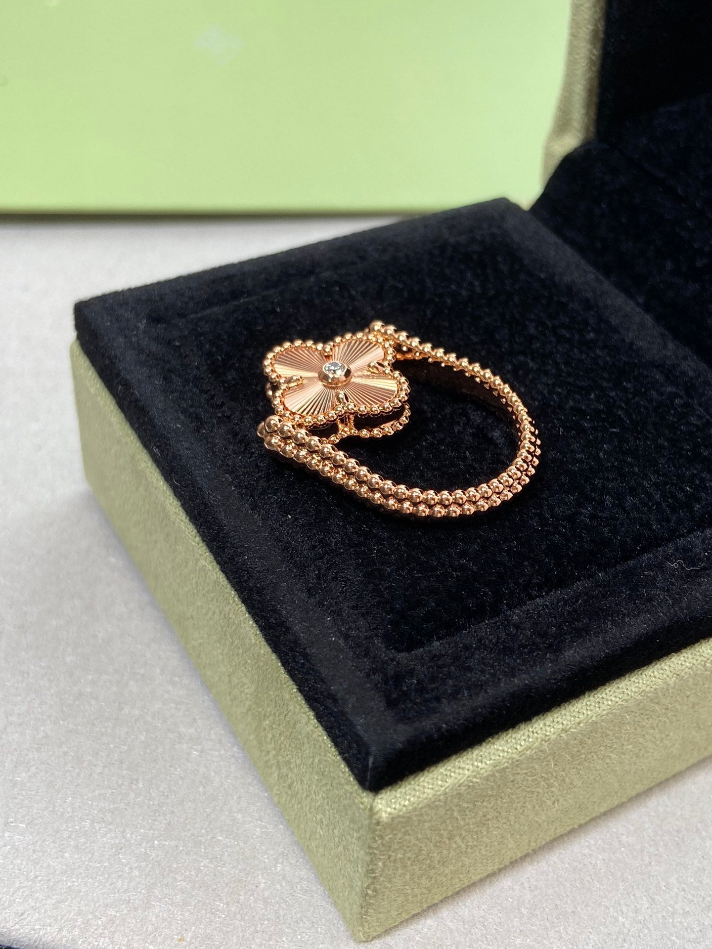 ¡®Lumi¡¯CLOVER RIVERSIBLE ROSE GOLD RING