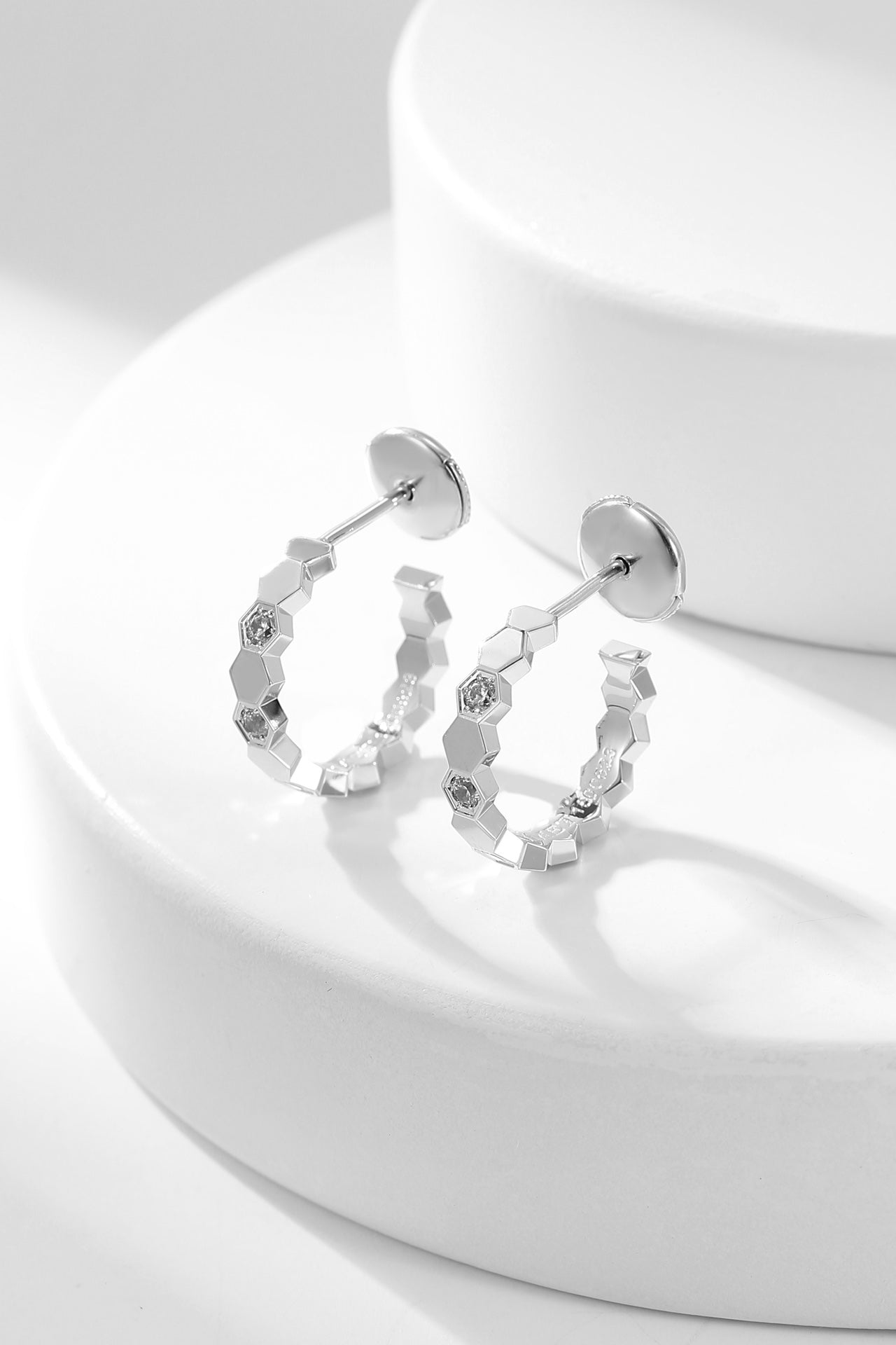 ¡®Lumi¡¯BEE LOVE DIAMOND HOOP EARRINGS