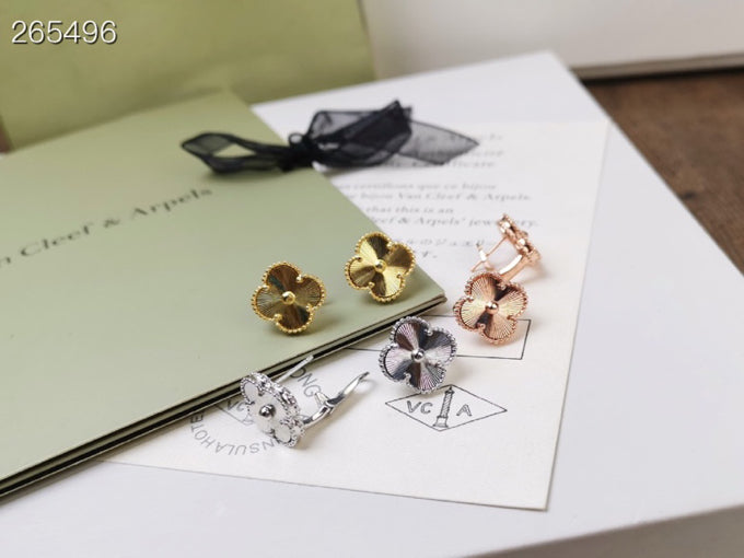 Lumi CLOVER MEDIUM STUD EARRINGS