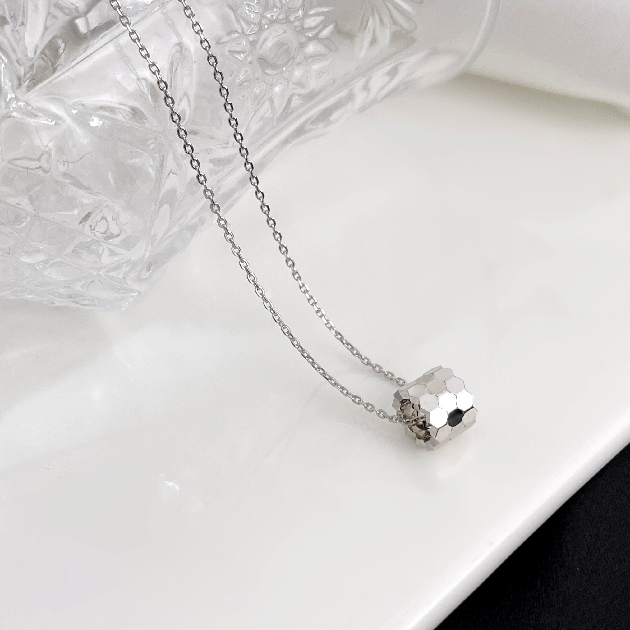 ¡®Lumi¡¯BEE MINI NECKLACE