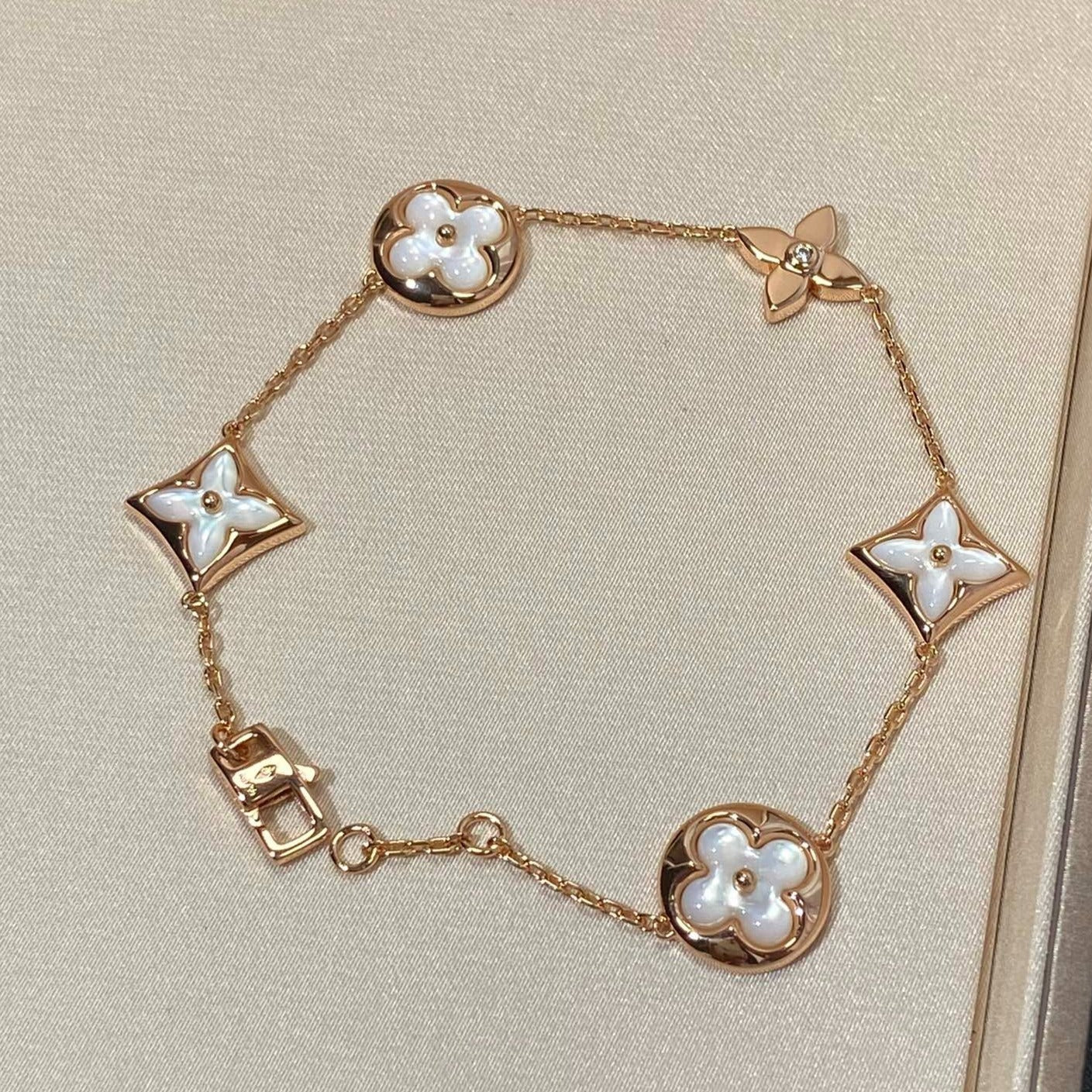 ¡®Lumi¡¯STAR AND SUN 5 MOTIF MOP PINK GOLD BRACELET