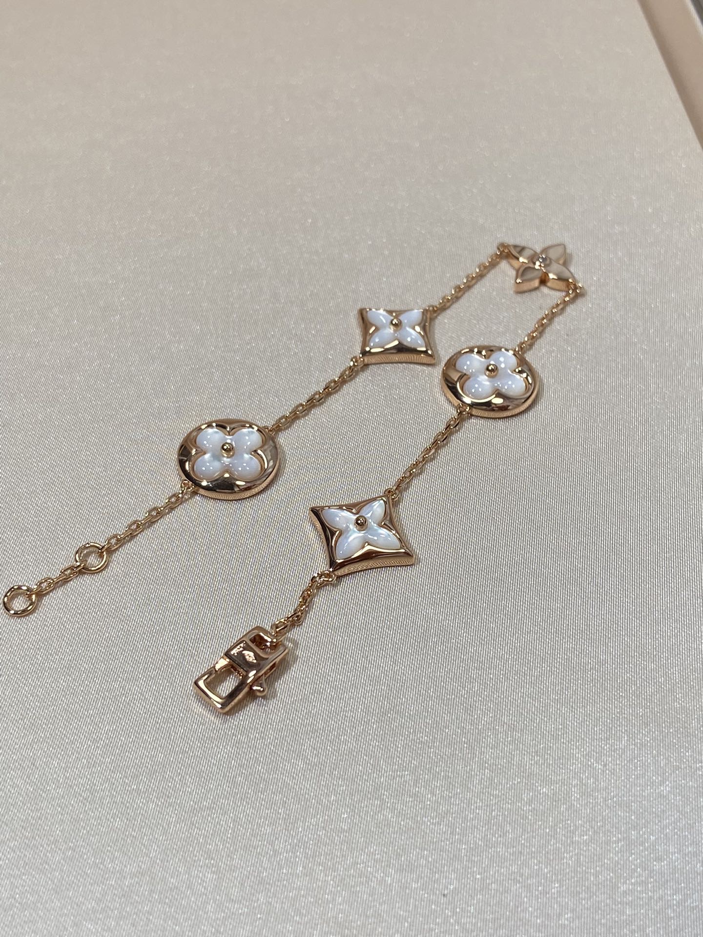 ¡®Lumi¡¯STAR AND SUN 5 MOTIF MOP PINK GOLD BRACELET