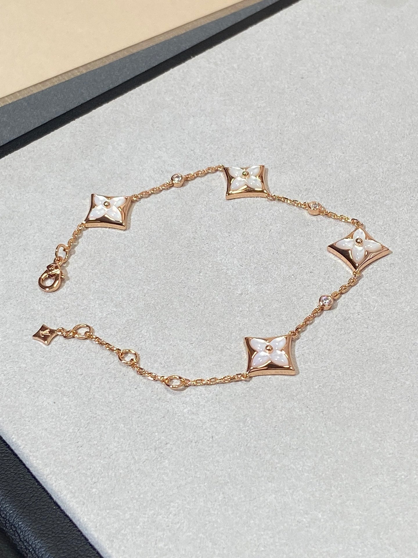 Lumi® STAR 4 MOTIF MOP DIAMOND PINK GOLD ARMBAND