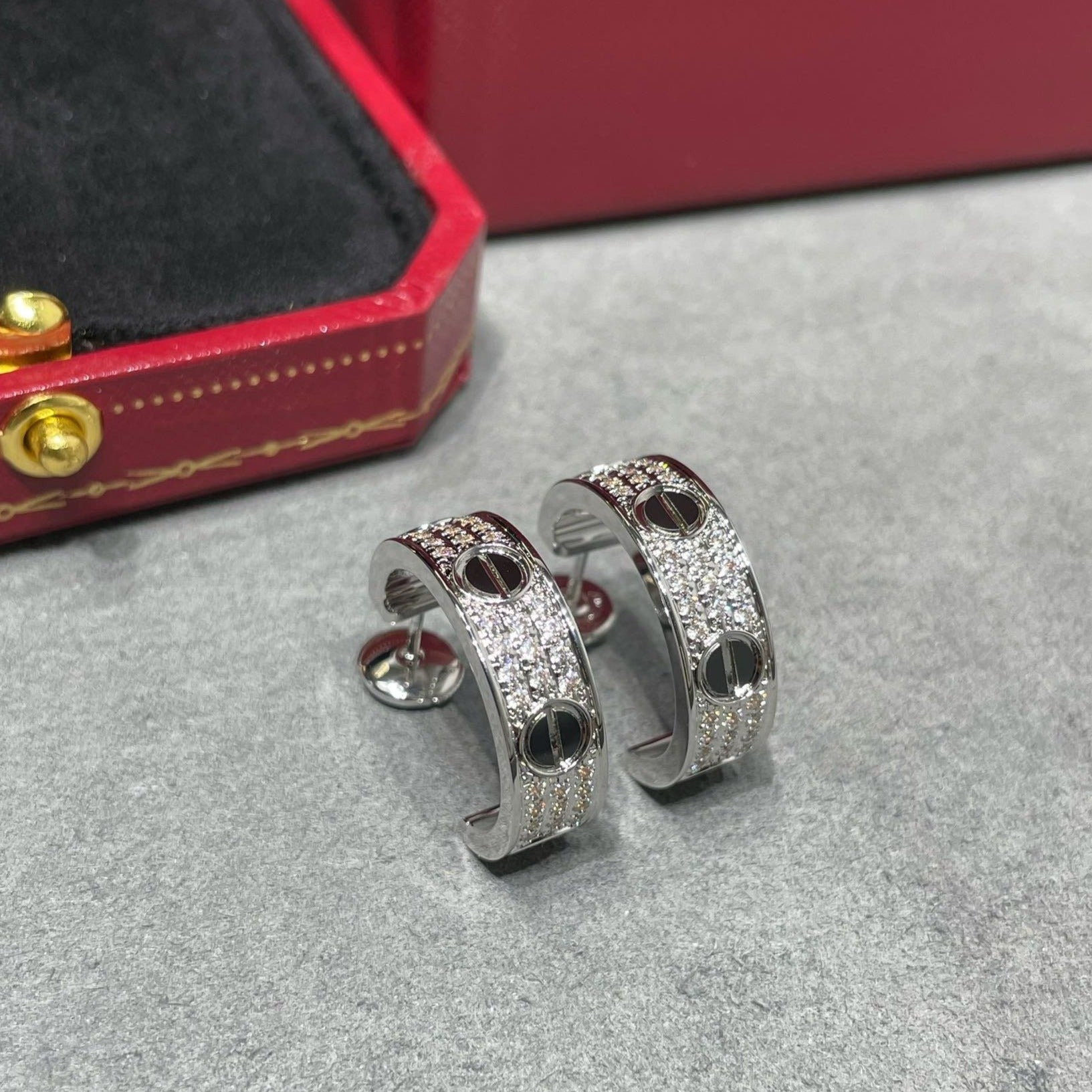 Lumi LOVE Ohrringe aus Keramik mit Diamantbesatz und Silber
