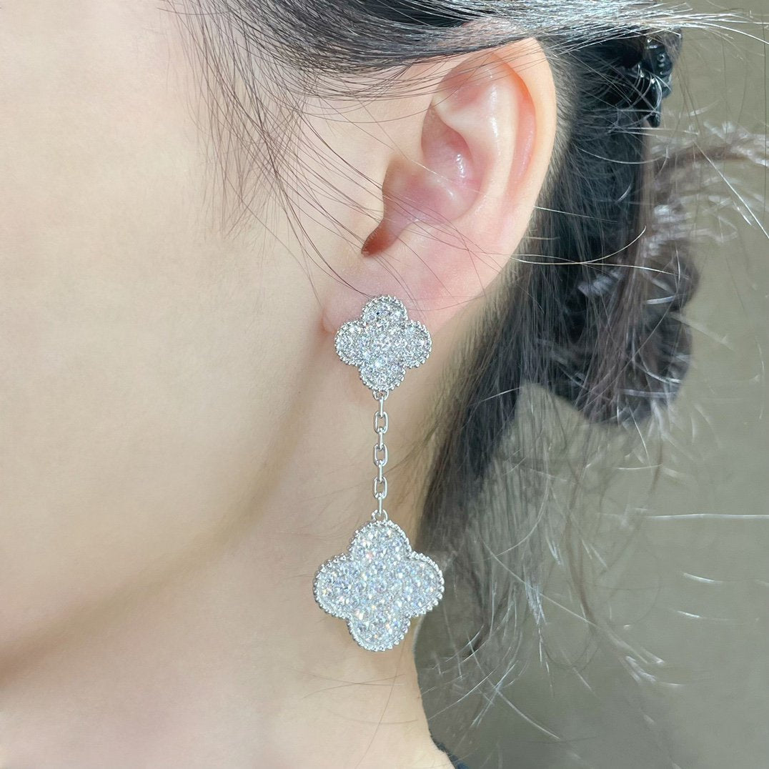 Lumi® KLEE-OHRRINGE MIT 2 MOTIVEN, DIAMANTENBEFESTIGT