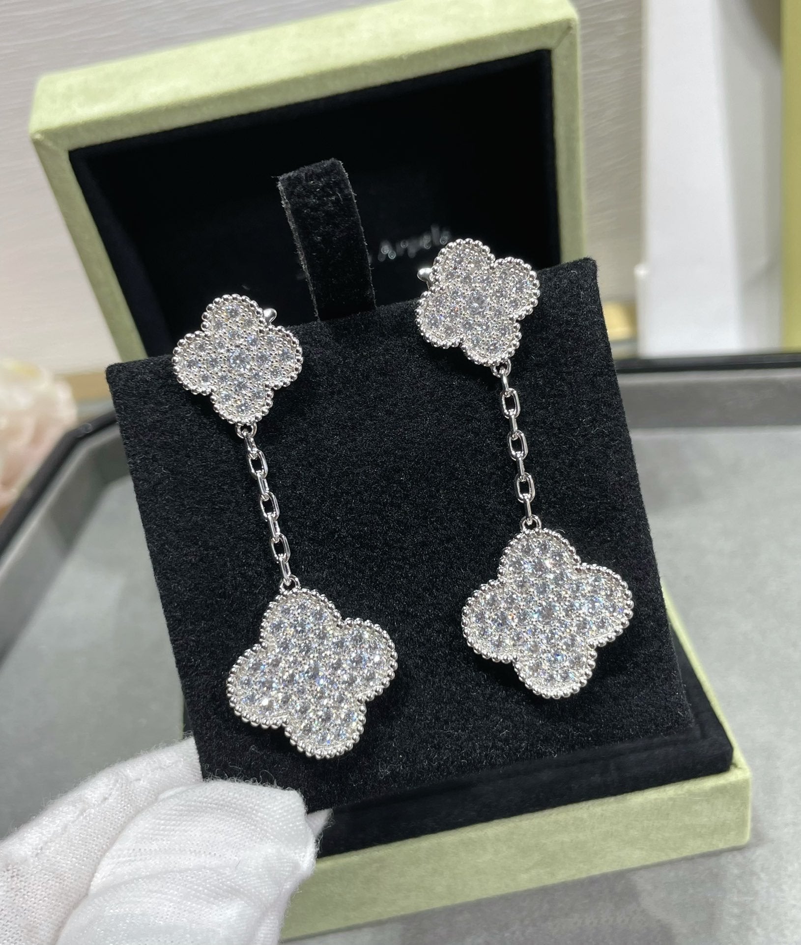 Lumi® KLEE-OHRRINGE MIT 2 MOTIVEN, DIAMANTENBEFESTIGT