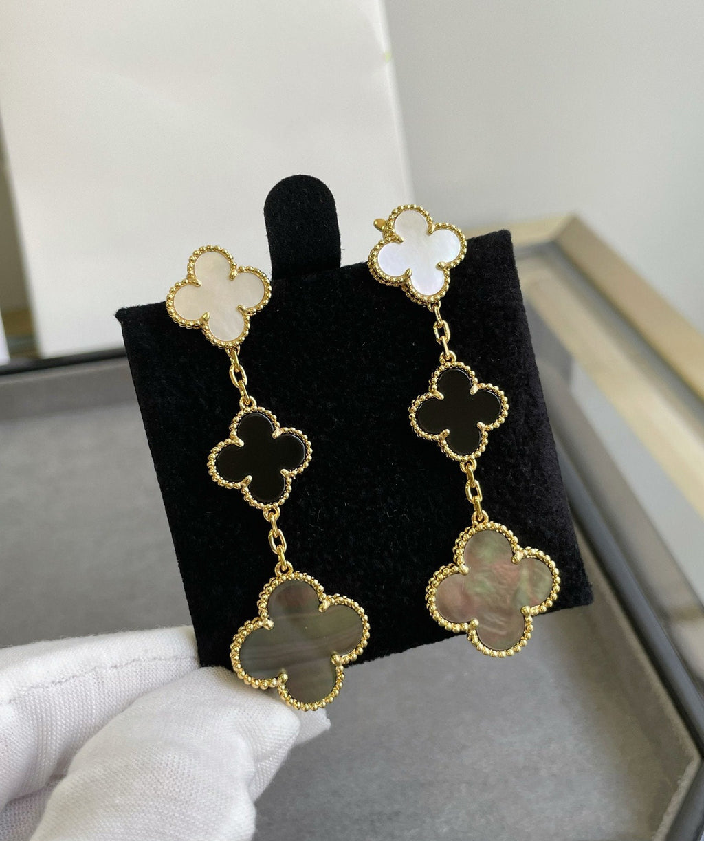 Lumi® CLOVER 3 MOTIF MOP ONYX DARK MOP PINK GOLD EARRINGS