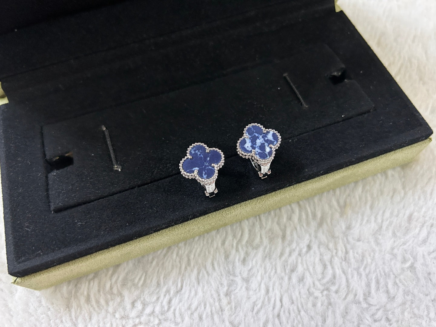 ¡®Lumi¡¯CLOVER PIETERSITE MEDIUM STUD EARRINGS