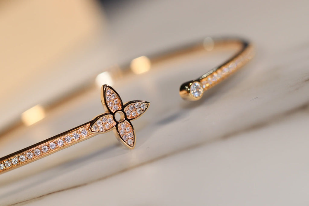 Lumi IDYLLE GOLD OFFENES ARMBAND MIT DIAMANTENBESETZUNG