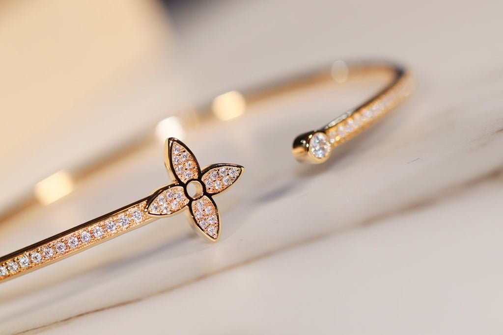 Lumi IDYLLE GOLD OFFENES ARMBAND MIT DIAMANTENBESETZUNG