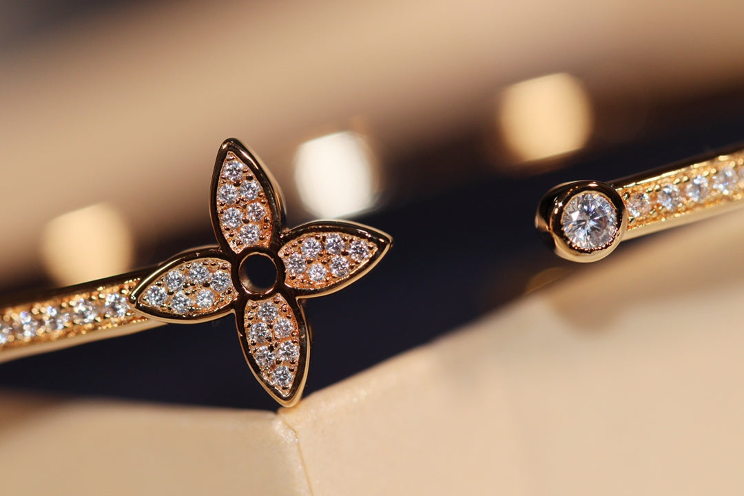 Lumi IDYLLE GOLD OFFENES ARMBAND MIT DIAMANTENBESETZUNG