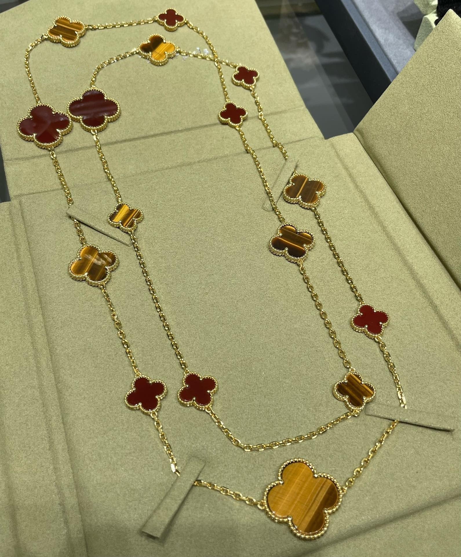 Lumi® CLOVER 16 MOTIF CARNELIAN TIGER EYE ROSE GOLD NECKLACE