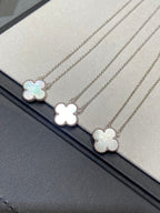 ¡®Lumi¡¯CLOVER MEDIUM SILBERWEISSE MOP-KETTE 