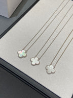 ¡®Lumi¡¯CLOVER MEDIUM SILBERWEISSE MOP-KETTE 