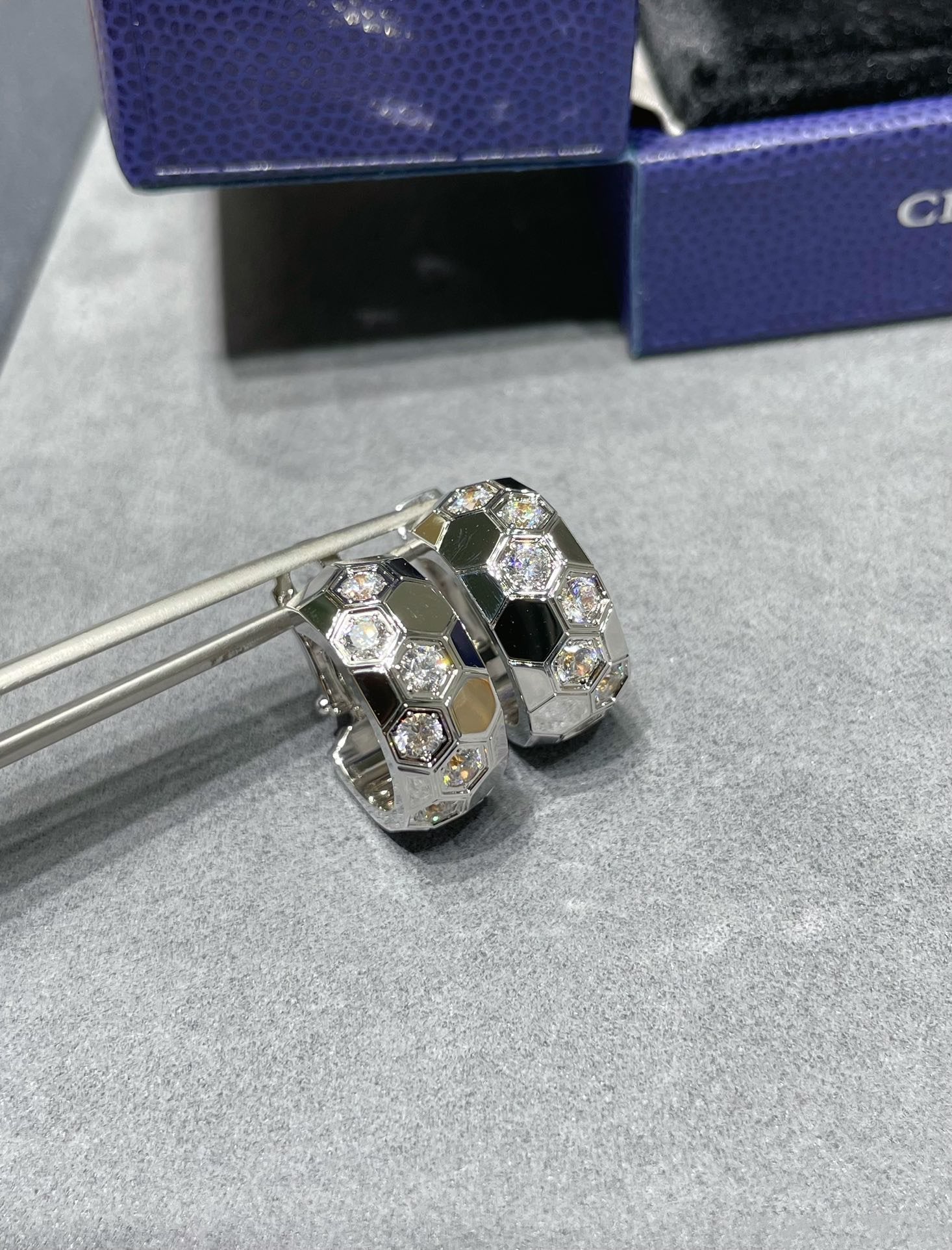¡®Lumi¡¯BEE LOVE DIAMOND HOOP EARRINGS