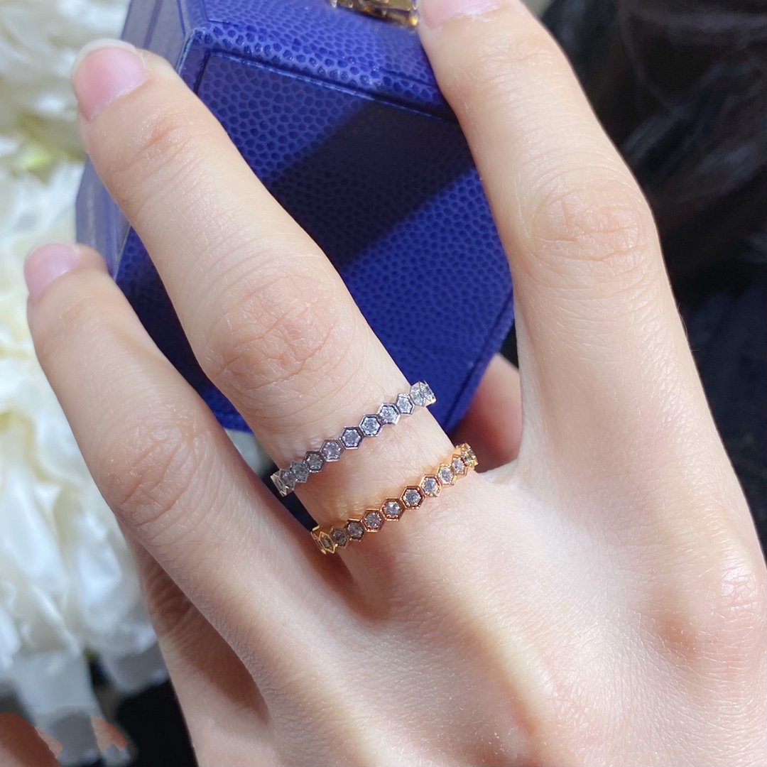 Lumi® BEE LOVE DIAMOND PAVED SMALL RING