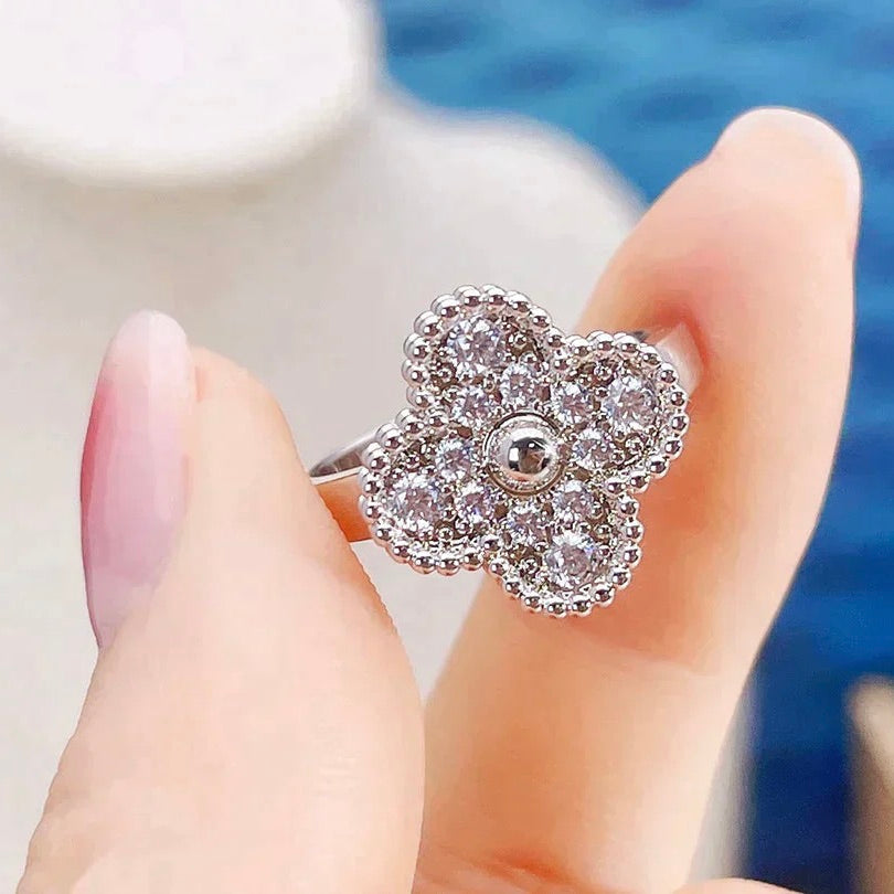 Lumi® CLOVER DIAMOND RING