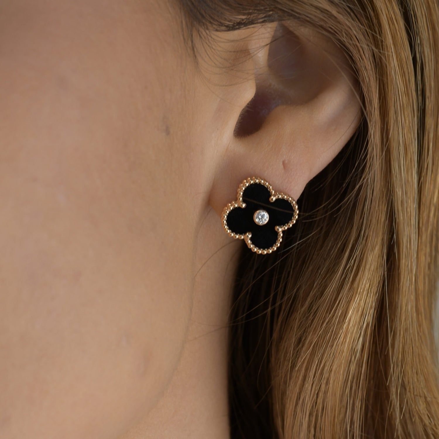 Lumi® CLOVER MEDIUM 1 MOTIFS ONYX DIAMOND EARRINGS